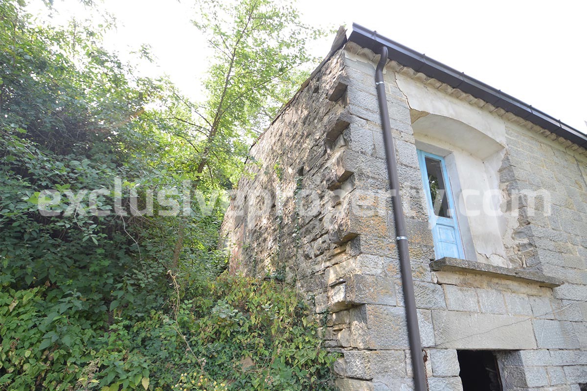 Stone country house for sale in lovely Abruzzo 7