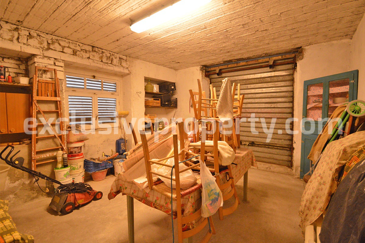 Detached house with garden and barn for sale in Roccaspinalveti Abruzzo 11