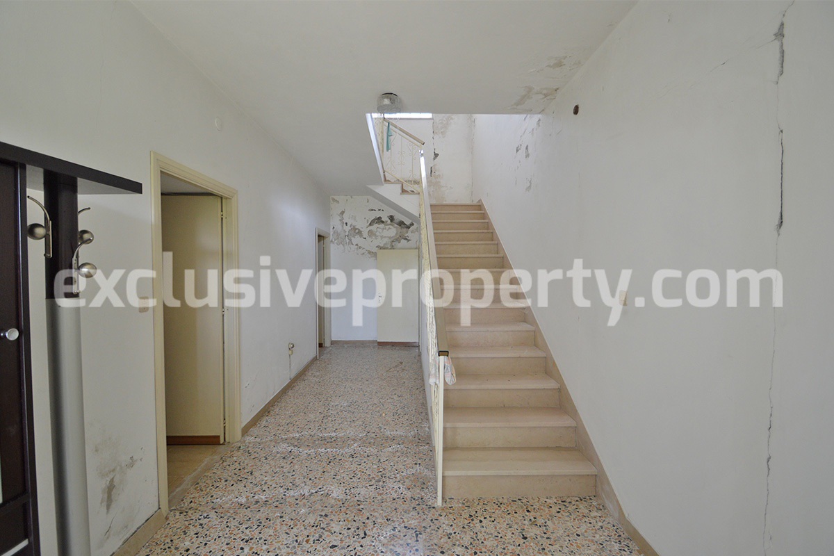 Italian property with a garden and terrace for sale in Roccaspinalveti 2