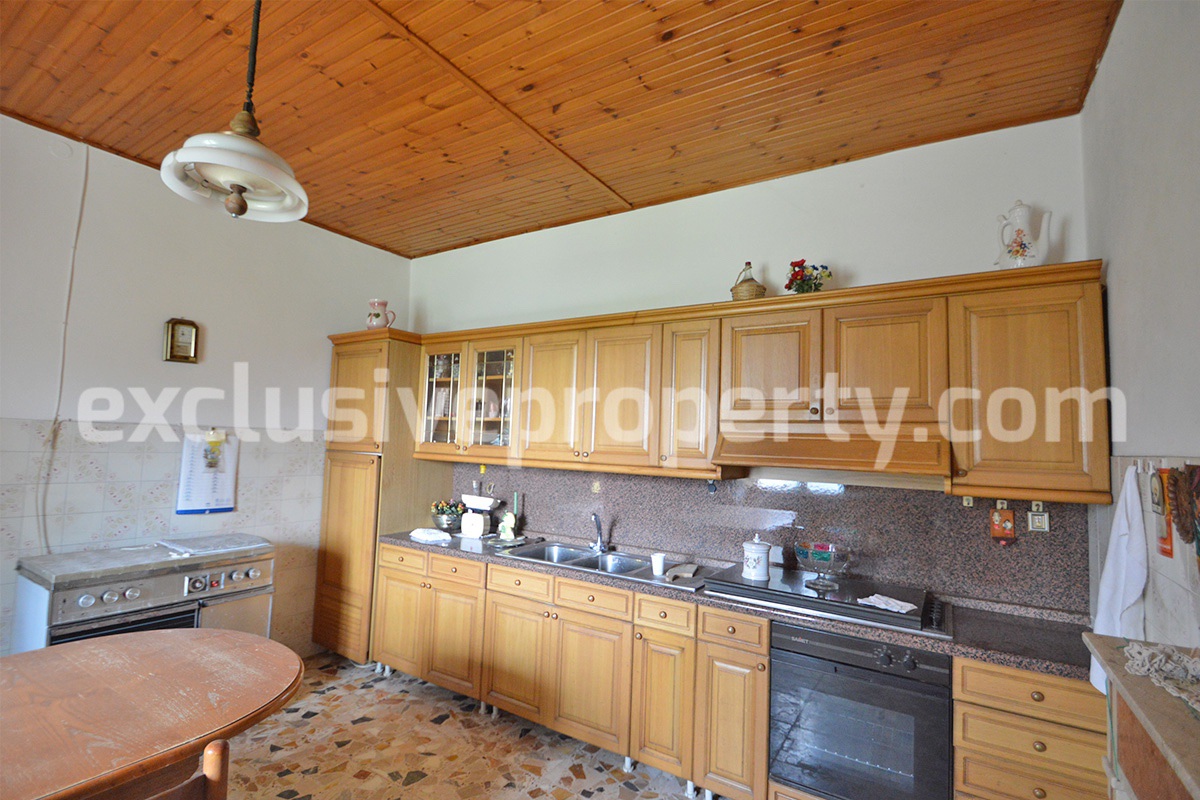 Spacious house with garage sheds and garden for sale in Roccaspinalveti Abruzzo 5