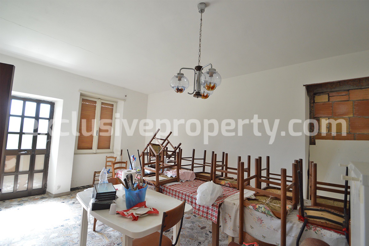 Spacious house with garage sheds and garden for sale in Roccaspinalveti Abruzzo 6