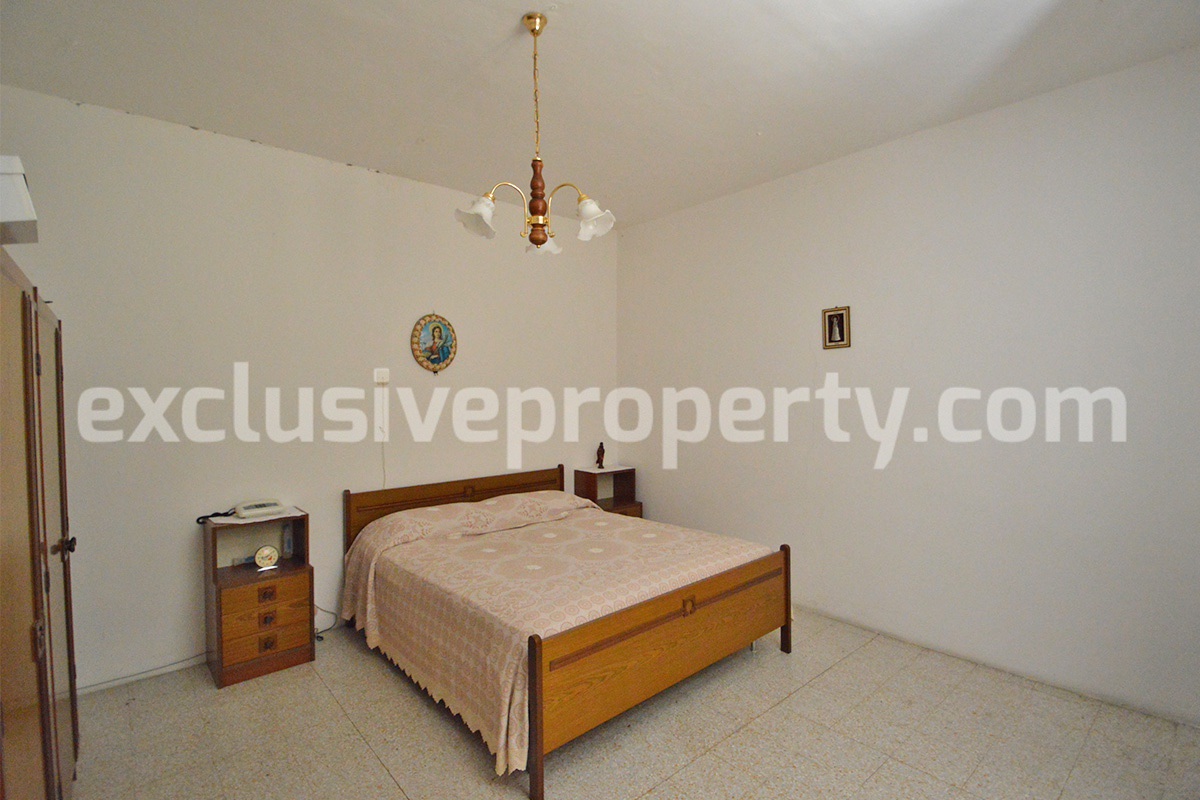 Spacious house with garage sheds and garden for sale in Roccaspinalveti Abruzzo 9