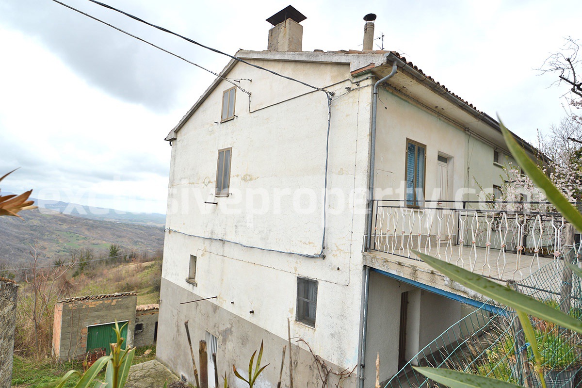 House with garden and terrace for sale in the Abruzzo region