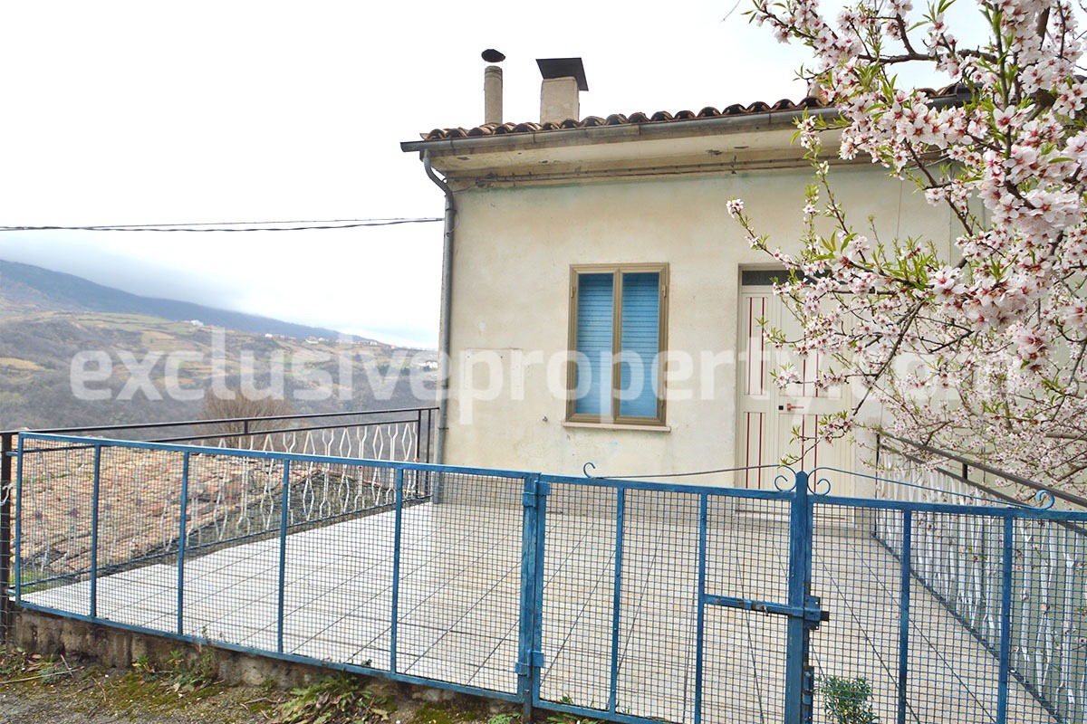 House with garden and terrace for sale in the Abruzzo region 1