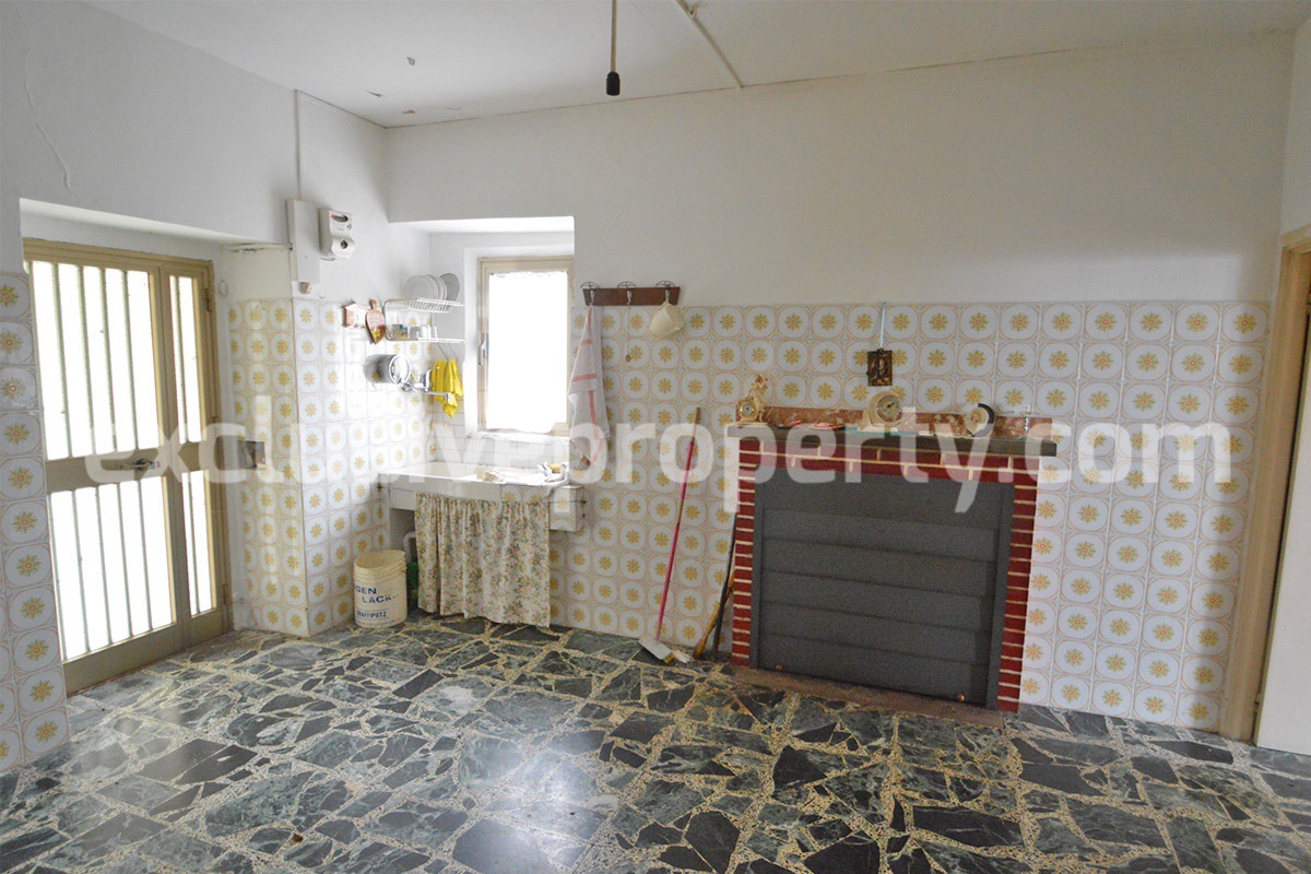 House with garden and terrace for sale in the Abruzzo region 4