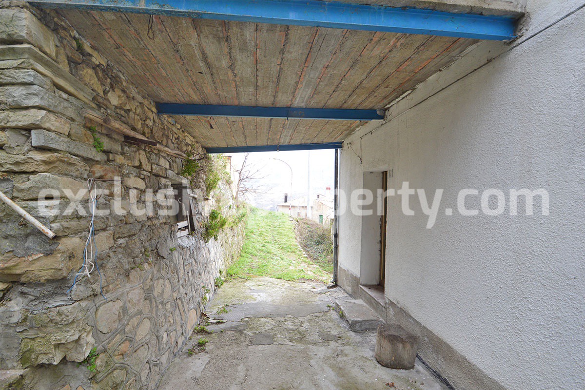 House with garden and terrace for sale in the Abruzzo region 6