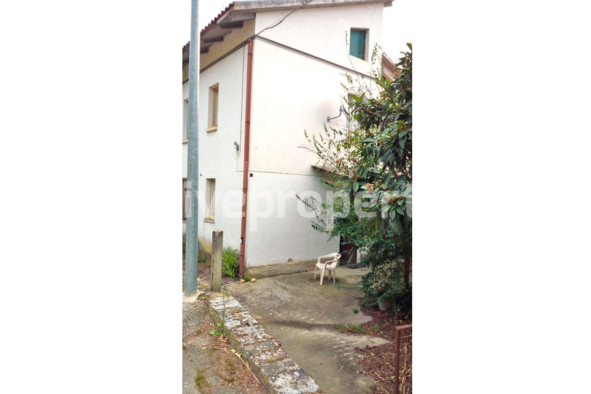 Detached house in a good position with a garden for sale in Loreto Aprutino Abruzzo 6
