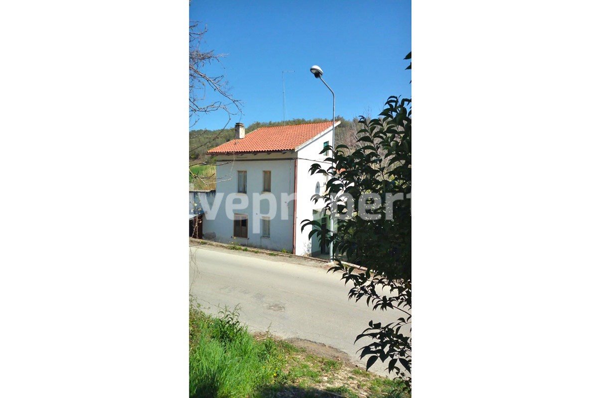 Detached house in a good position with a garden for sale in Loreto Aprutino Abruzzo 5