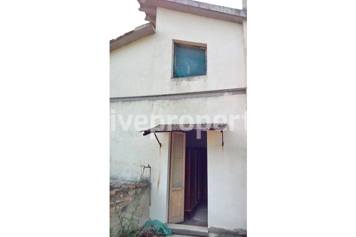 Detached house in a good position with a garden for sale in Loreto Aprutino Abruzzo 25