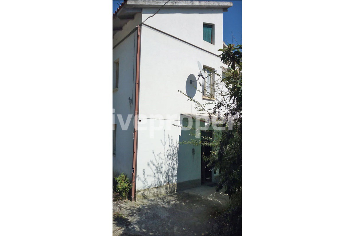 Detached house in a good position with a garden for sale in Loreto Aprutino Abruzzo 27