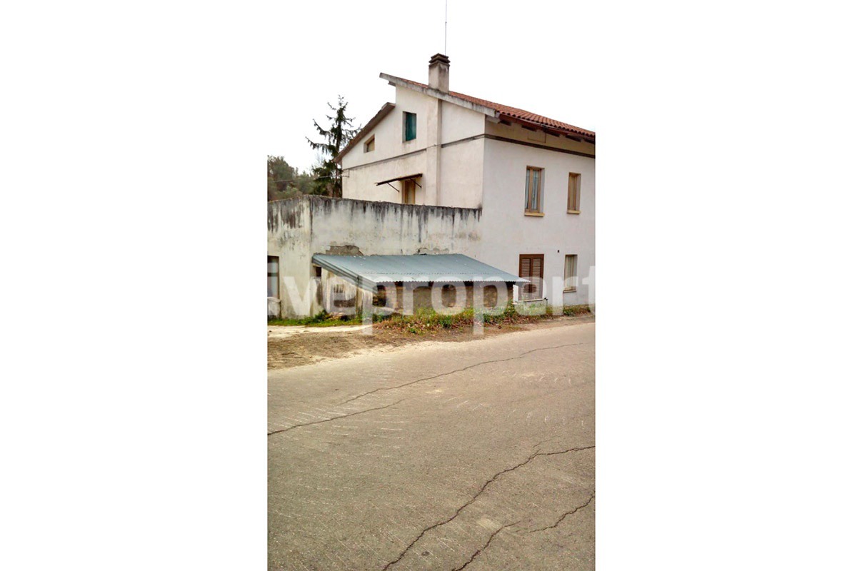 Detached house in a good position with a garden for sale in Loreto Aprutino Abruzzo 3