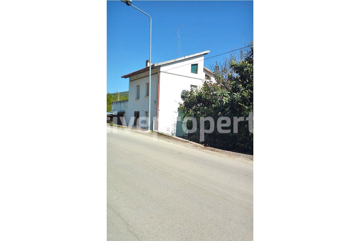 Detached house in a good position with a garden for sale in Loreto Aprutino Abruzzo