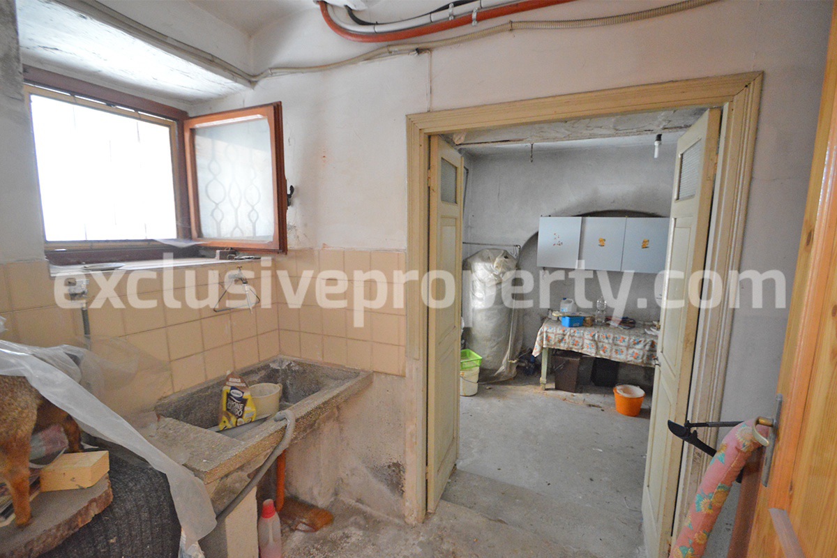 Spacious village house in good condition with balcony for sale in the Abruzzo 3