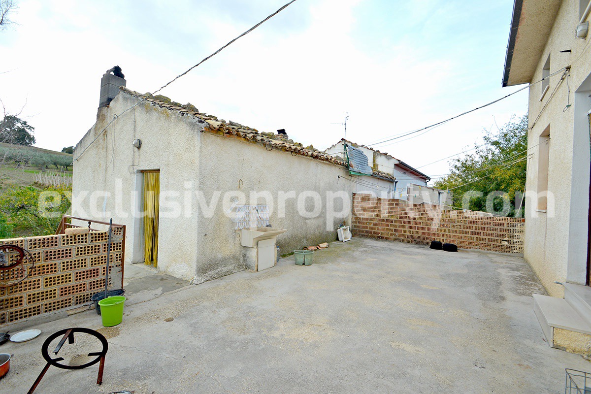 House with large terrace and land with fruit trees for sale in Abruzzo 4