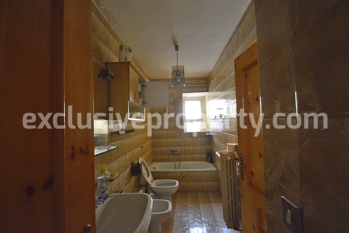 Spacious village house in good condition with balcony for sale in the Abruzzo 9