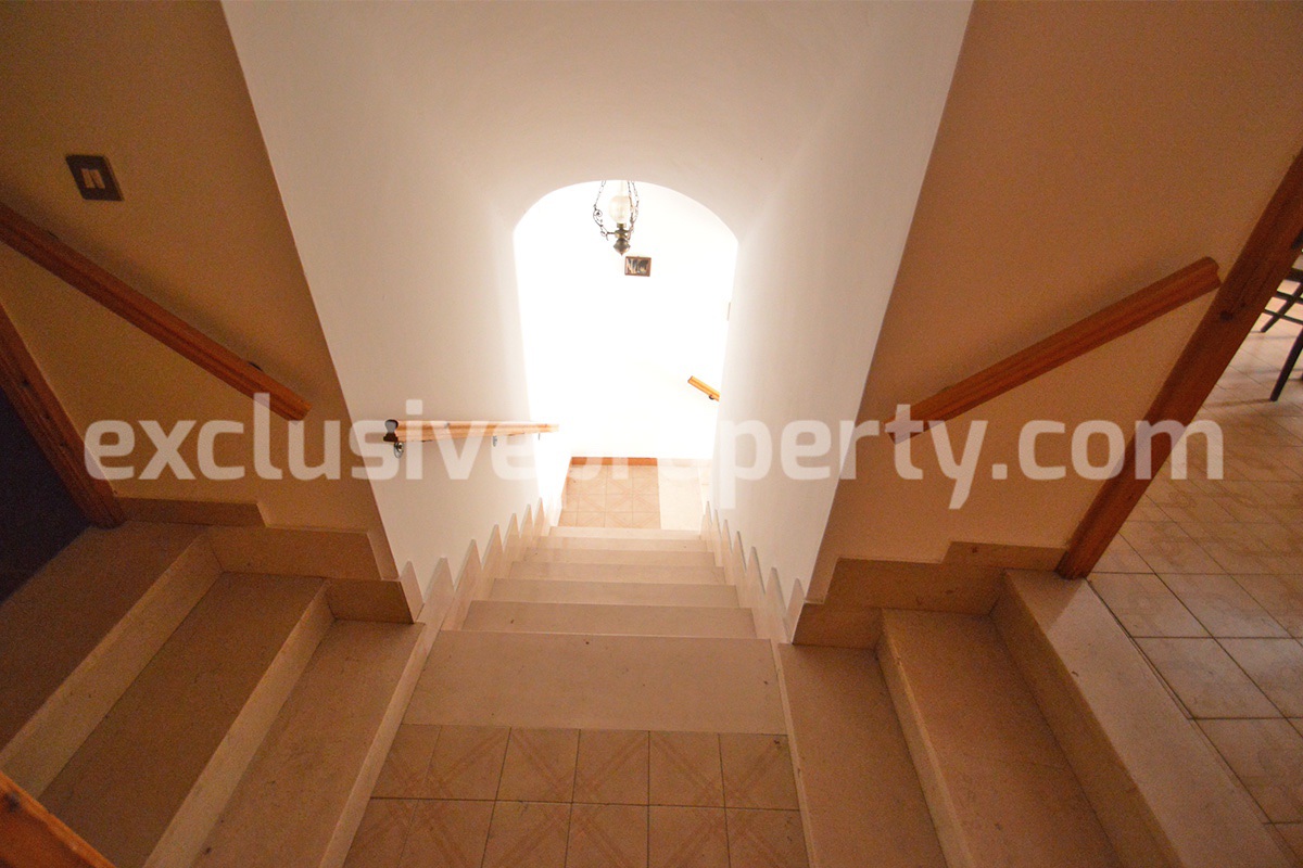 Spacious village house in good condition with balcony for sale in the Abruzzo 10
