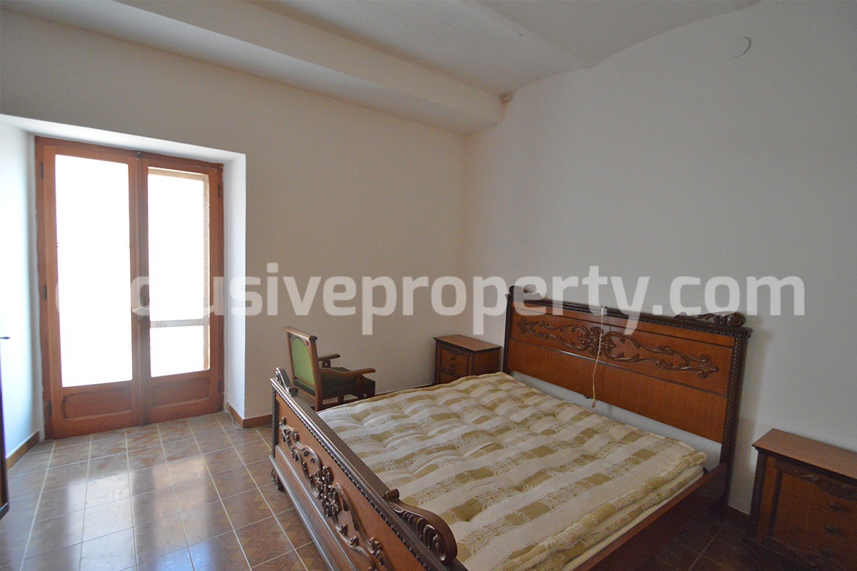 Spacious village house in good condition with balcony for sale in the Abruzzo 12