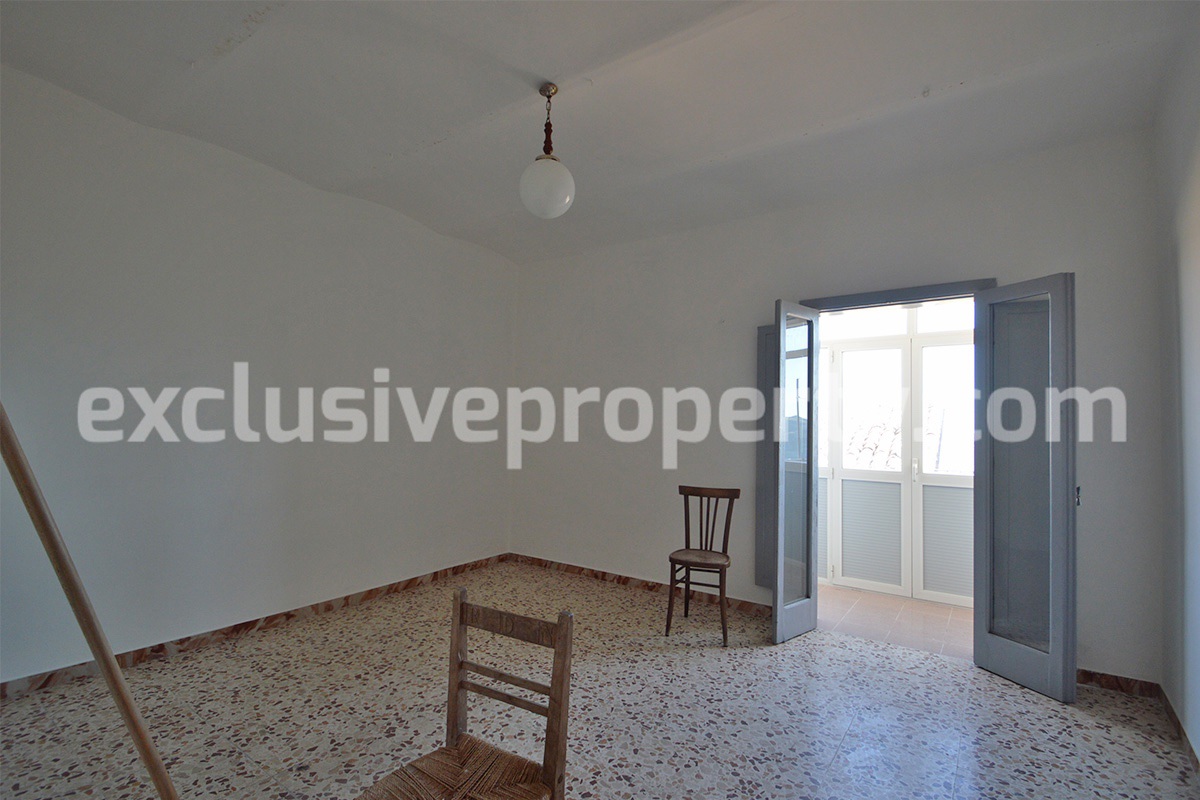 Spacious village house in good condition with balcony for sale in the Abruzzo 14