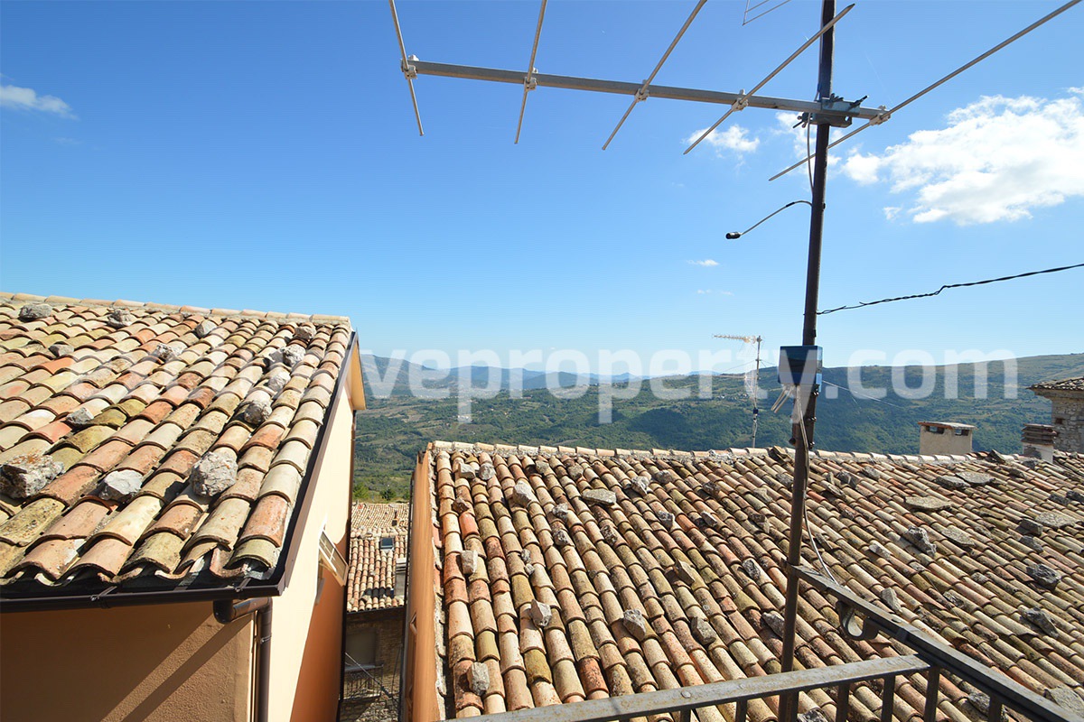 Spacious village house in good condition with balcony for sale in the Abruzzo 16