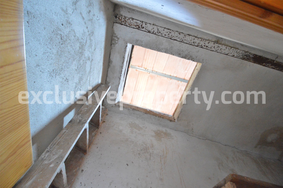 Spacious village house in good condition with balcony for sale in the Abruzzo 21