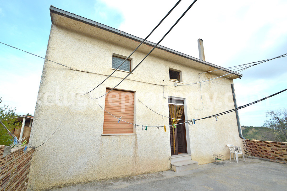 House with large terrace and land with fruit trees for sale in Abruzzo 6