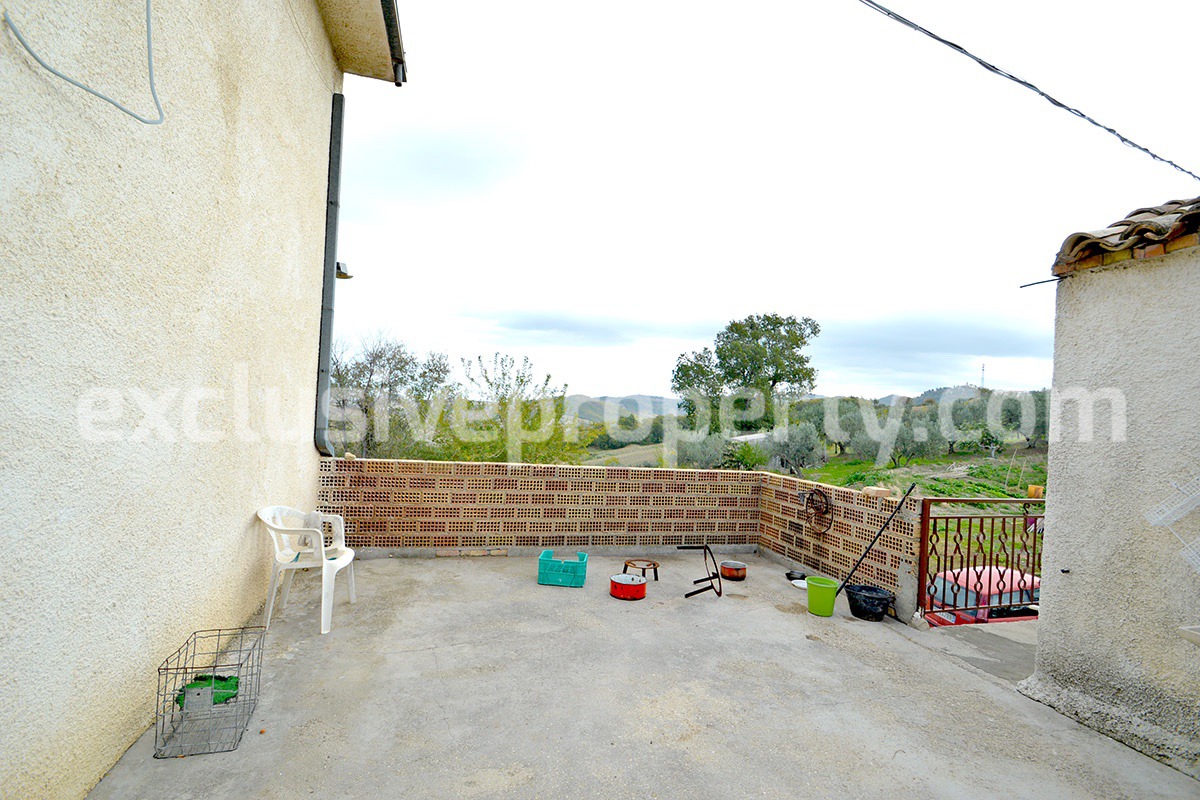 House with large terrace and land with fruit trees for sale in Abruzzo 7