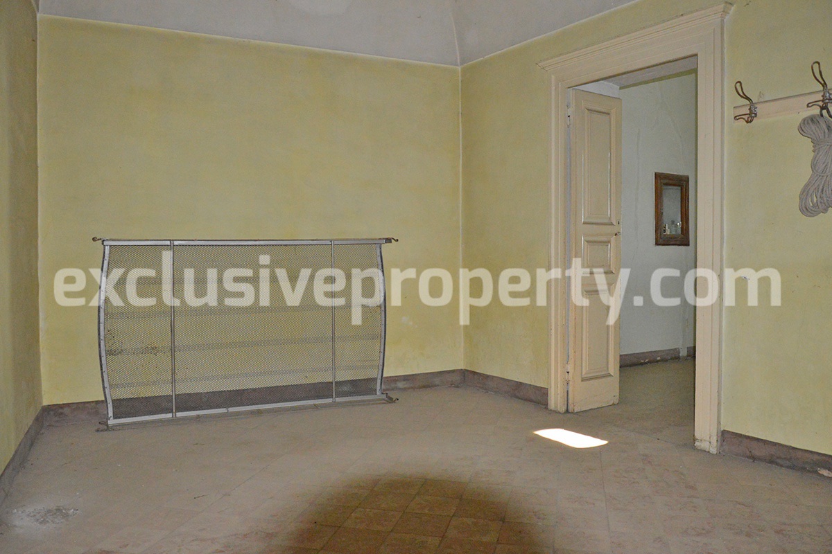 Spacious and character town house for sale near the sea in Pollutri Abruzzo