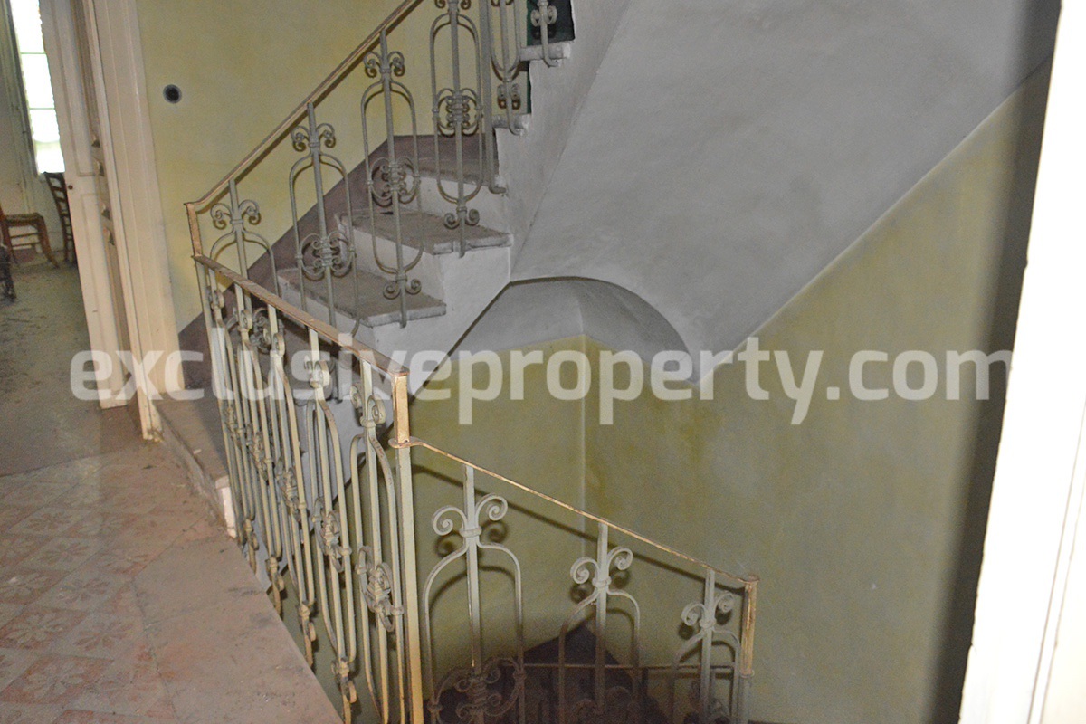 Spacious and character town house for sale near the sea in Pollutri Abruzzo
