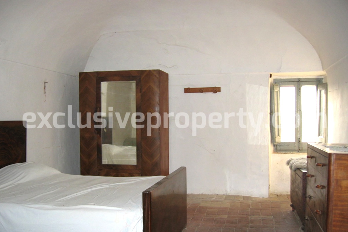 Historic buidling very huge and with character for sale in Pretoro Abruzzo