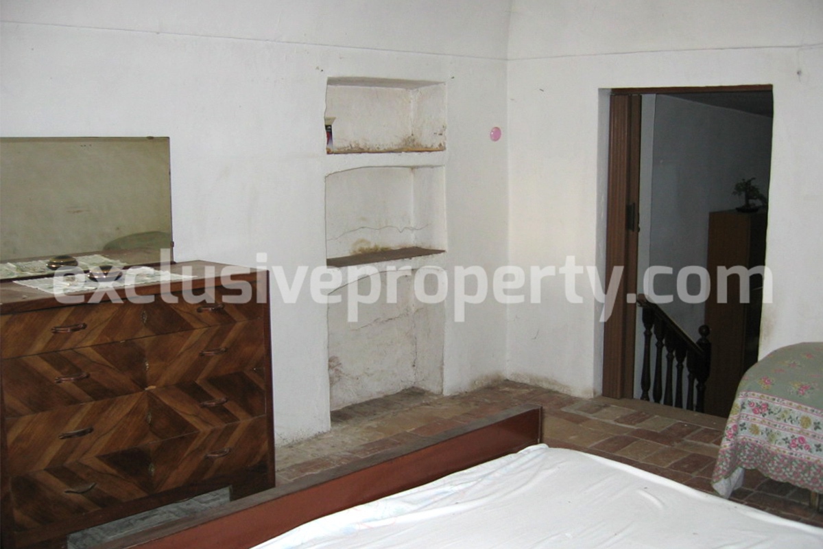Historic buidling very huge and with character for sale in Pretoro Abruzzo