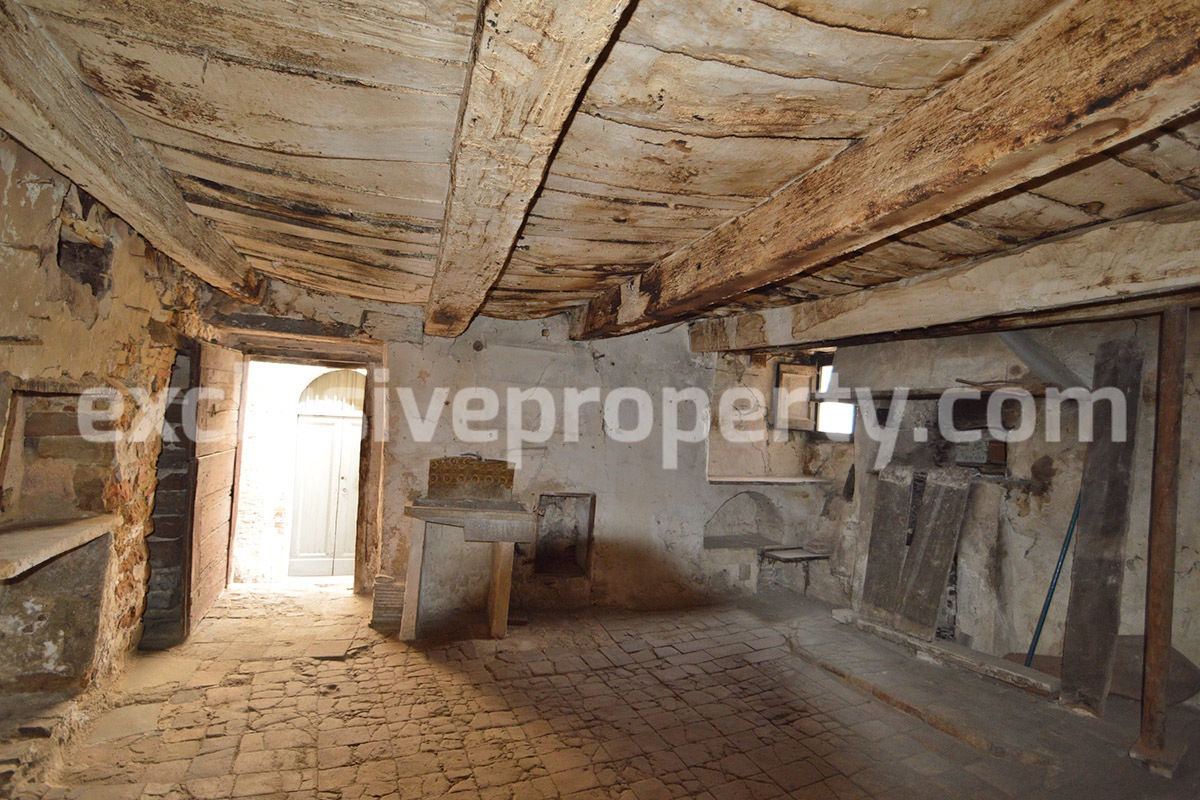 Ancient house of stone and bricks for sale province of Chieti San Buono 6