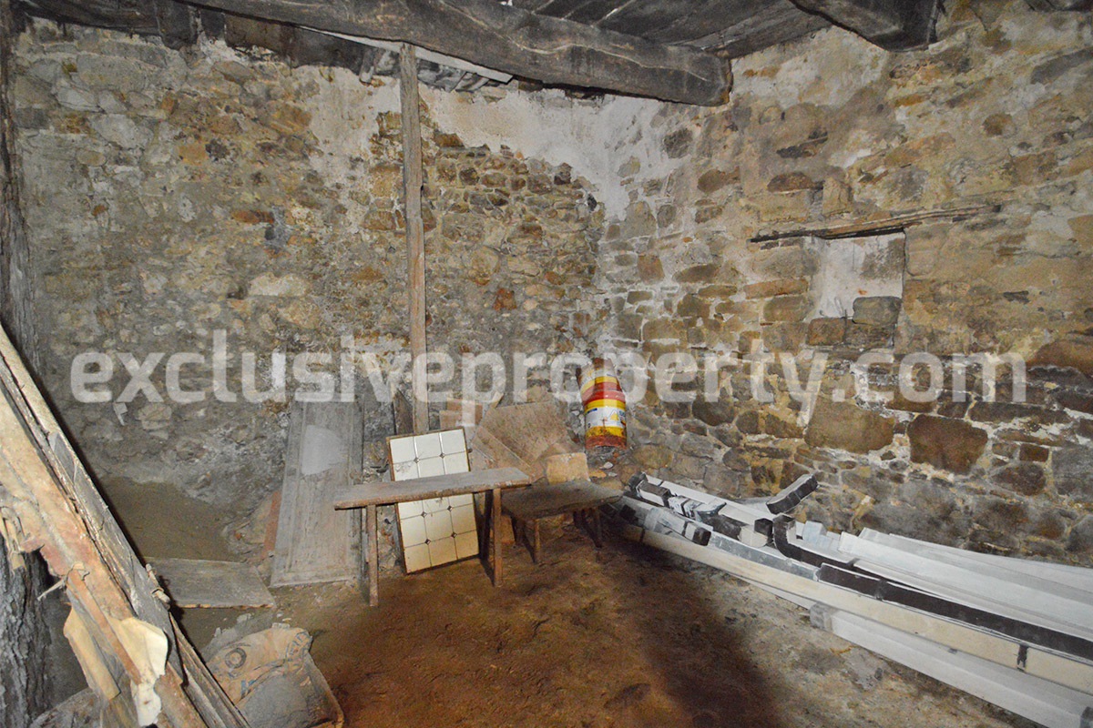 Ancient house of stone and bricks for sale province of Chieti San Buono 10