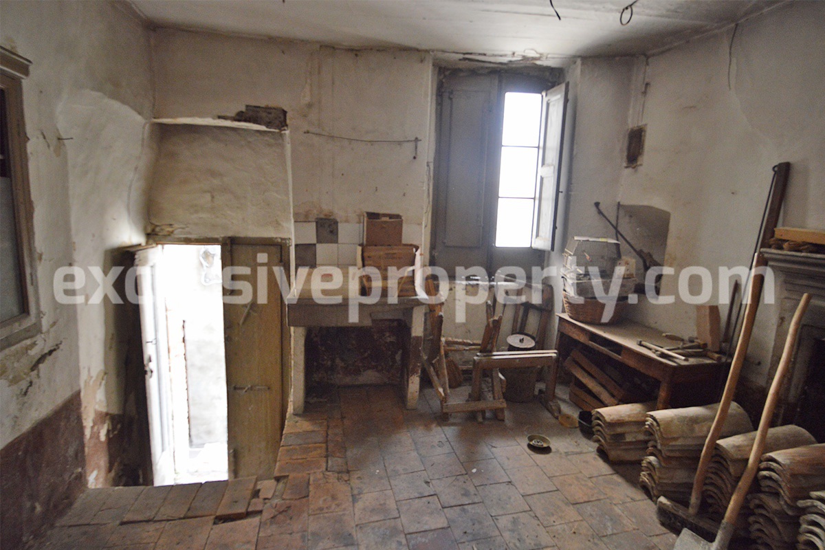 Ancient house of stone and bricks for sale province of Chieti San Buono 4