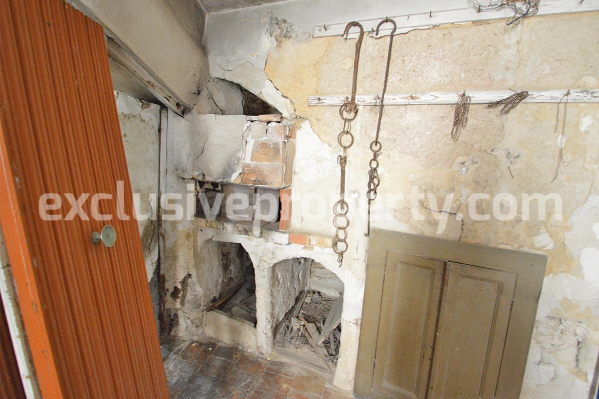 Ancient house of stone and bricks for sale province of Chieti San Buono 5
