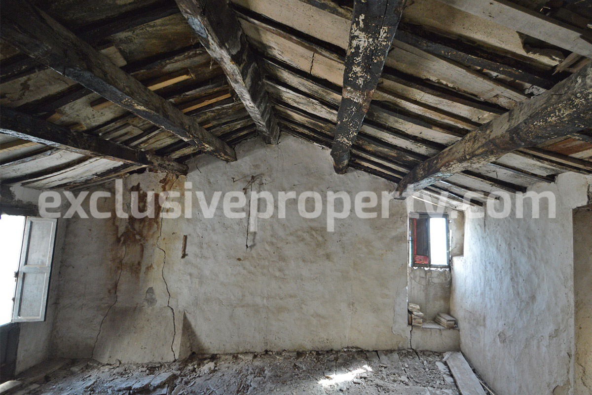 Ancient house of stone and bricks for sale province of Chieti San Buono 11