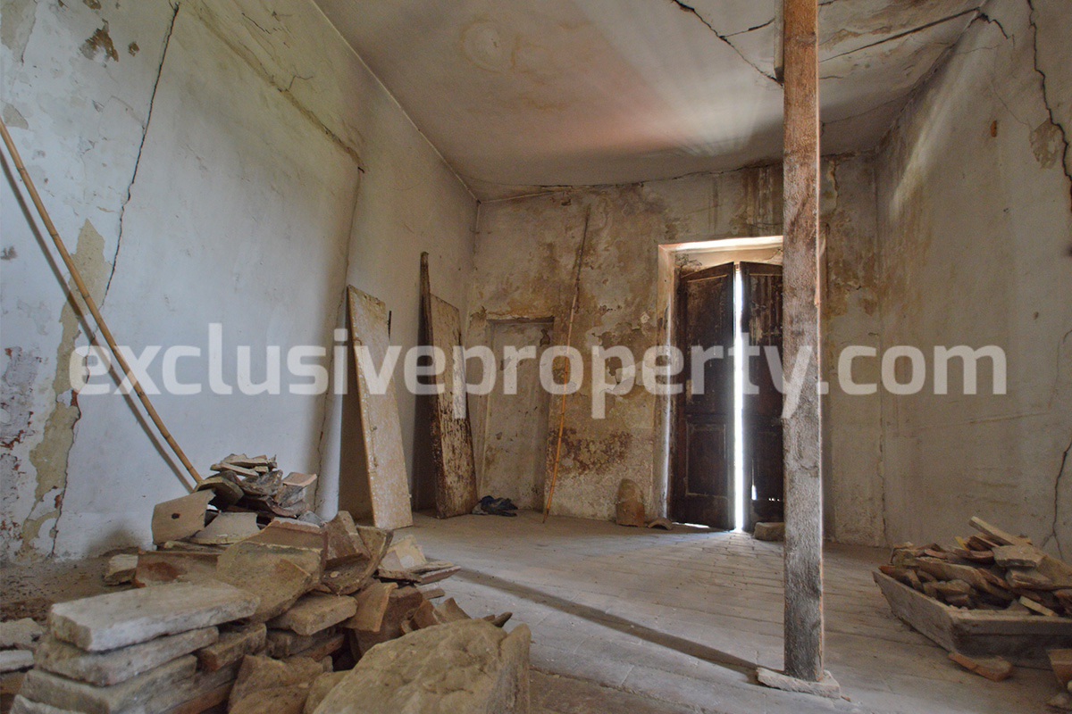 Ancient house of stone and bricks for sale province of Chieti San Buono 14