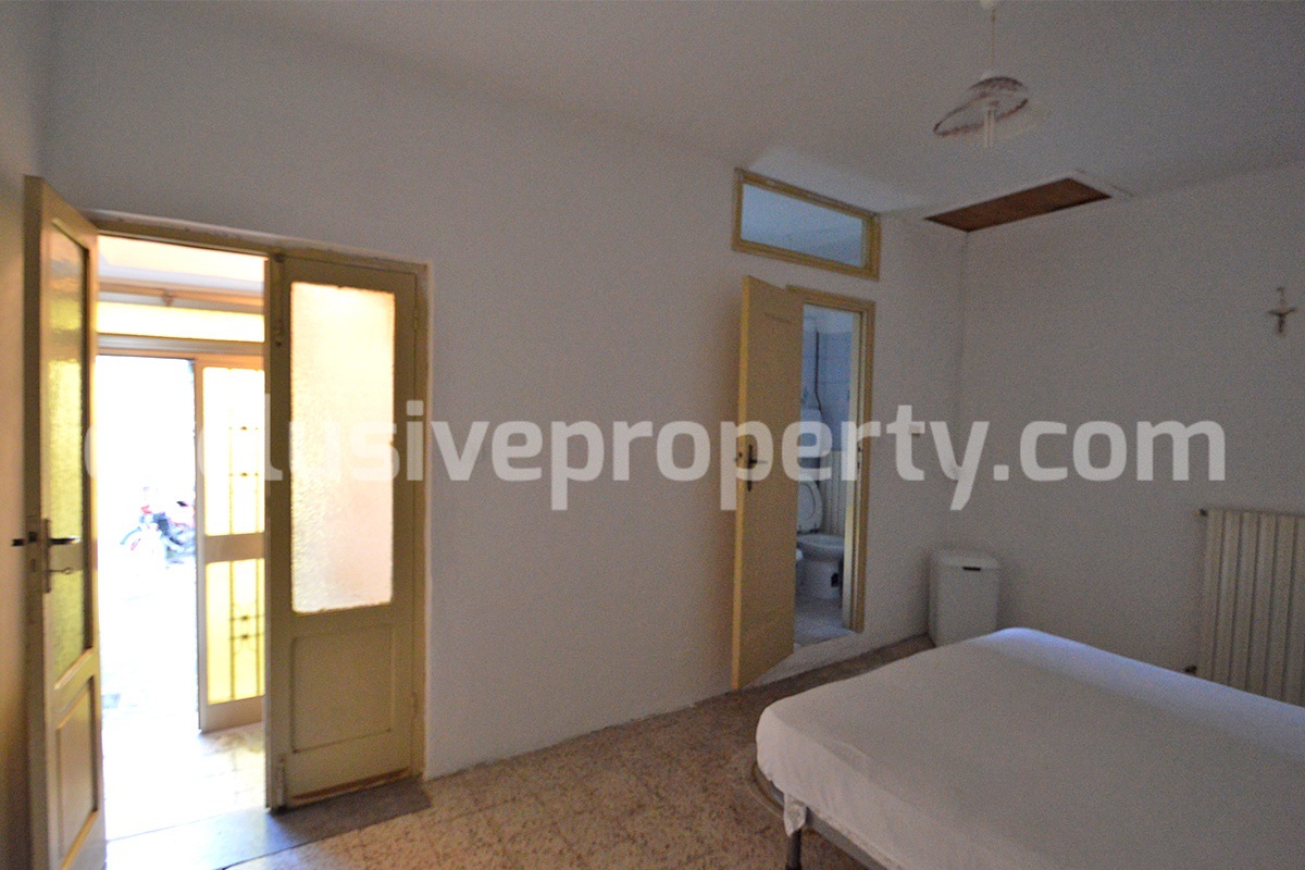 Habitable town house with garage for sale in San Buono Abruzzo Italy