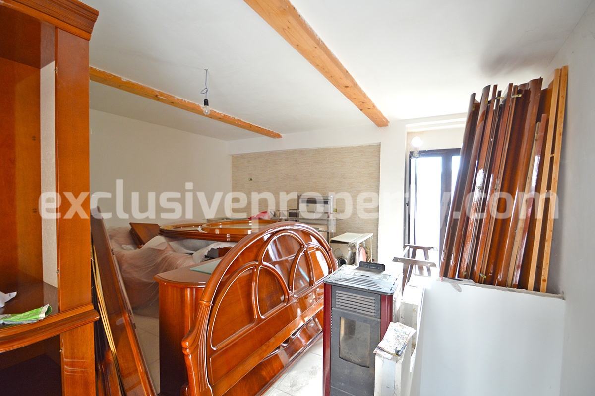 Partially restore house with new roof for sale in Abruzzo 4
