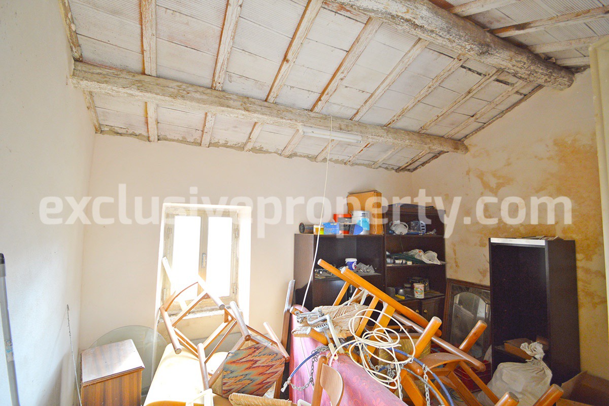 Partially restore house with new roof for sale in Abruzzo 15