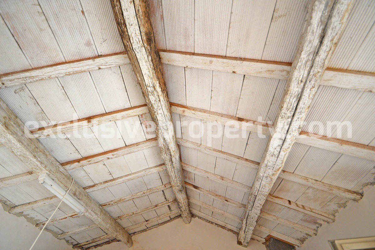 Partially restore house with new roof for sale in Abruzzo 18