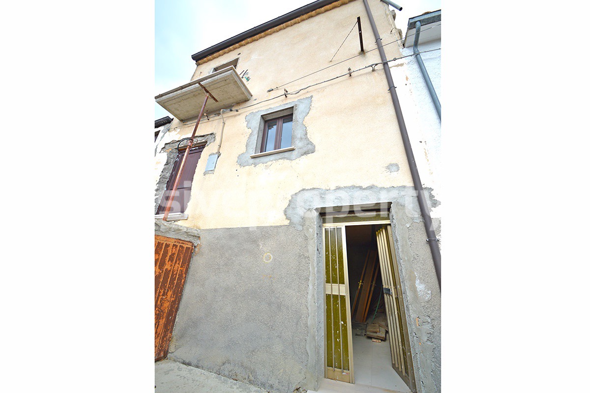 Partially restore house with new roof for sale in Abruzzo 21