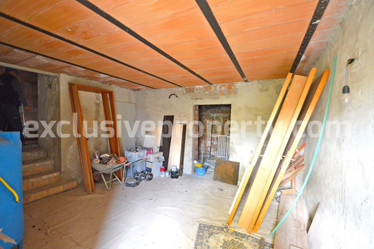 Partially restore house with new roof for sale in Abruzzo 22
