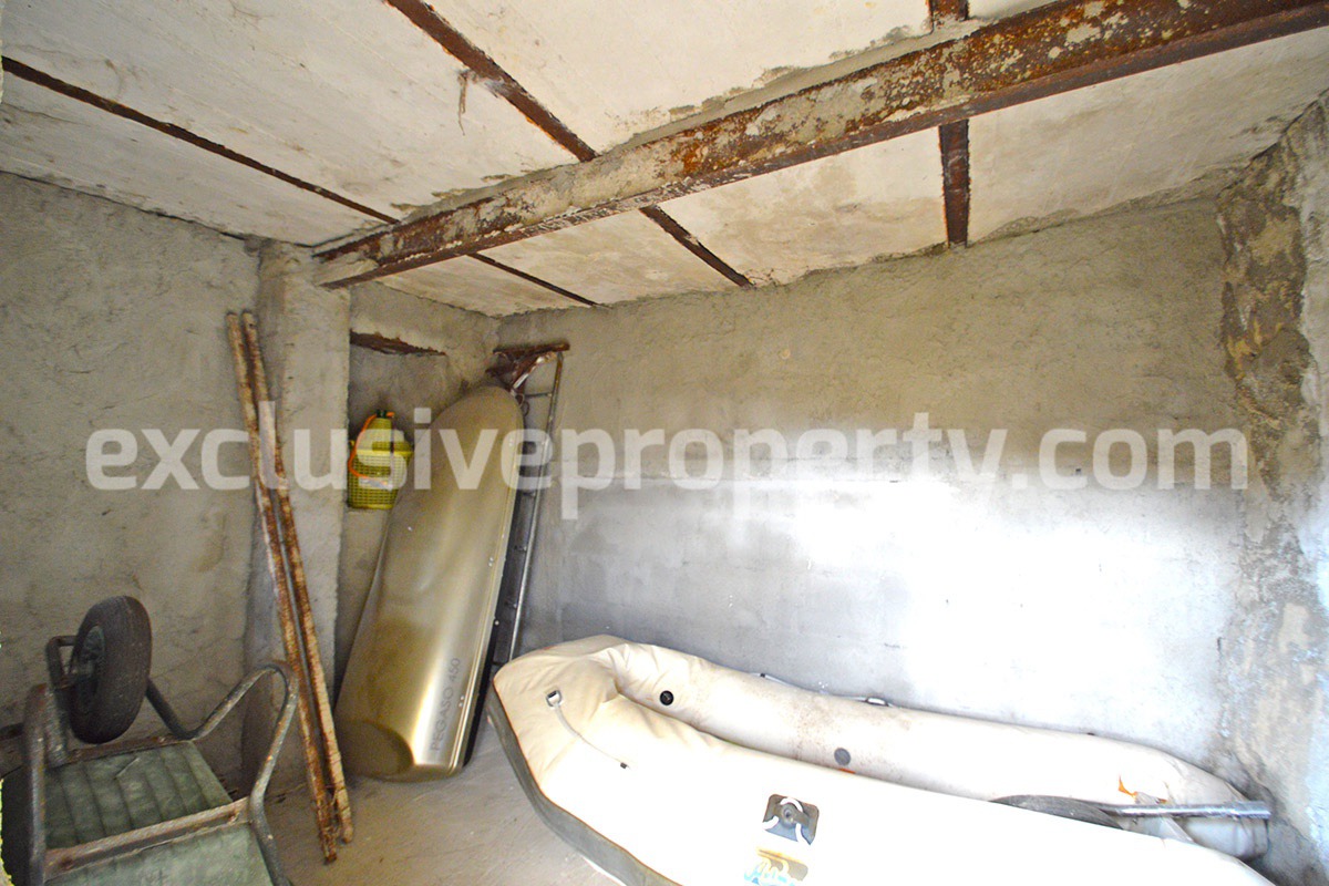 Partially restore house with new roof for sale in Abruzzo 30