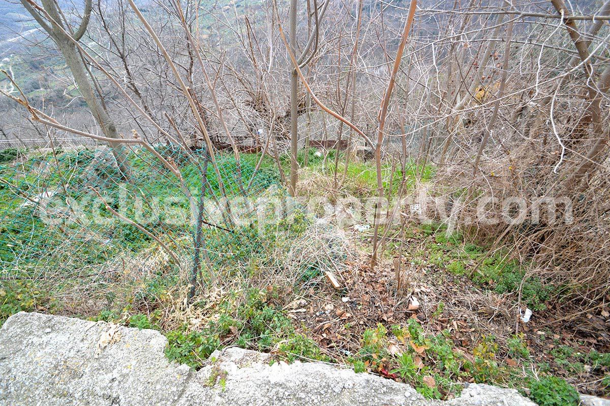 Partially restore house with new roof for sale in Abruzzo 31