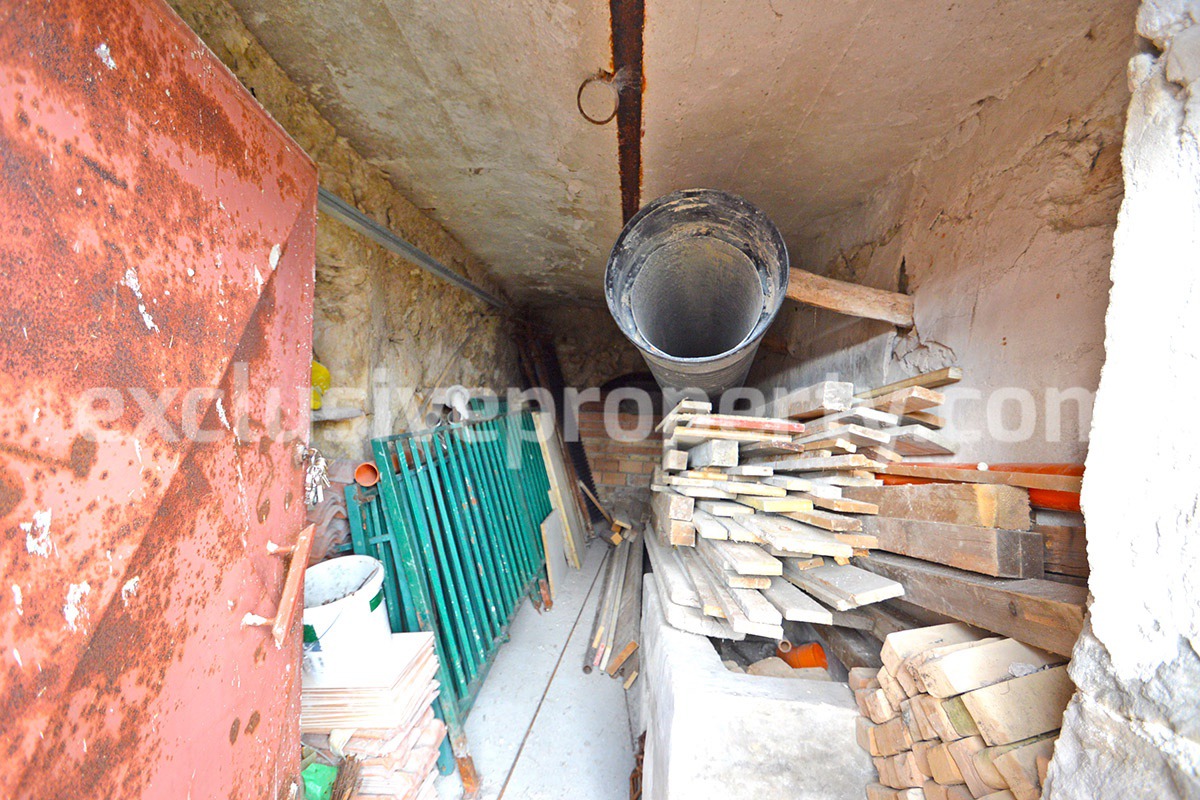 Partially restore house with new roof for sale in Abruzzo 33