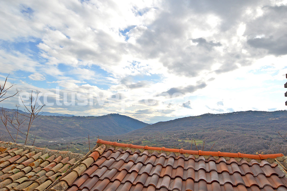Partially restore house with new roof for sale in Abruzzo 36