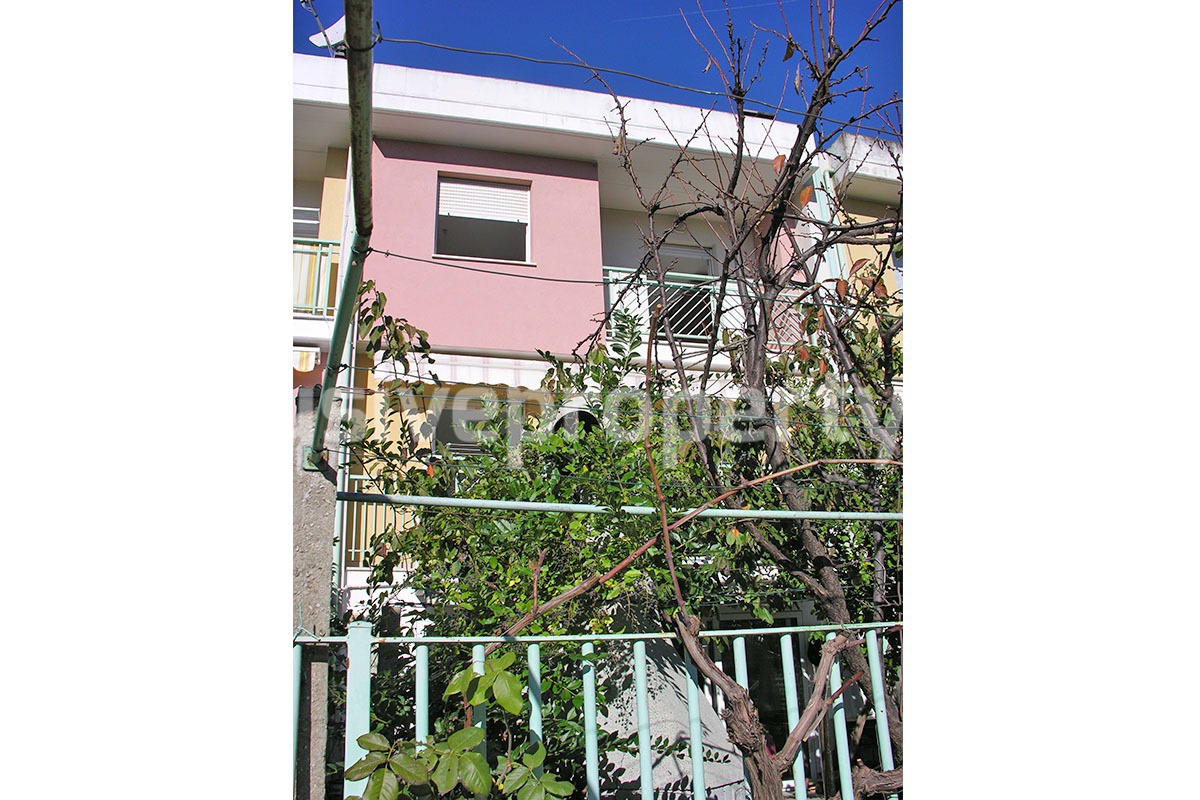 Three-storey town house with garden for sale in San Salvo 3