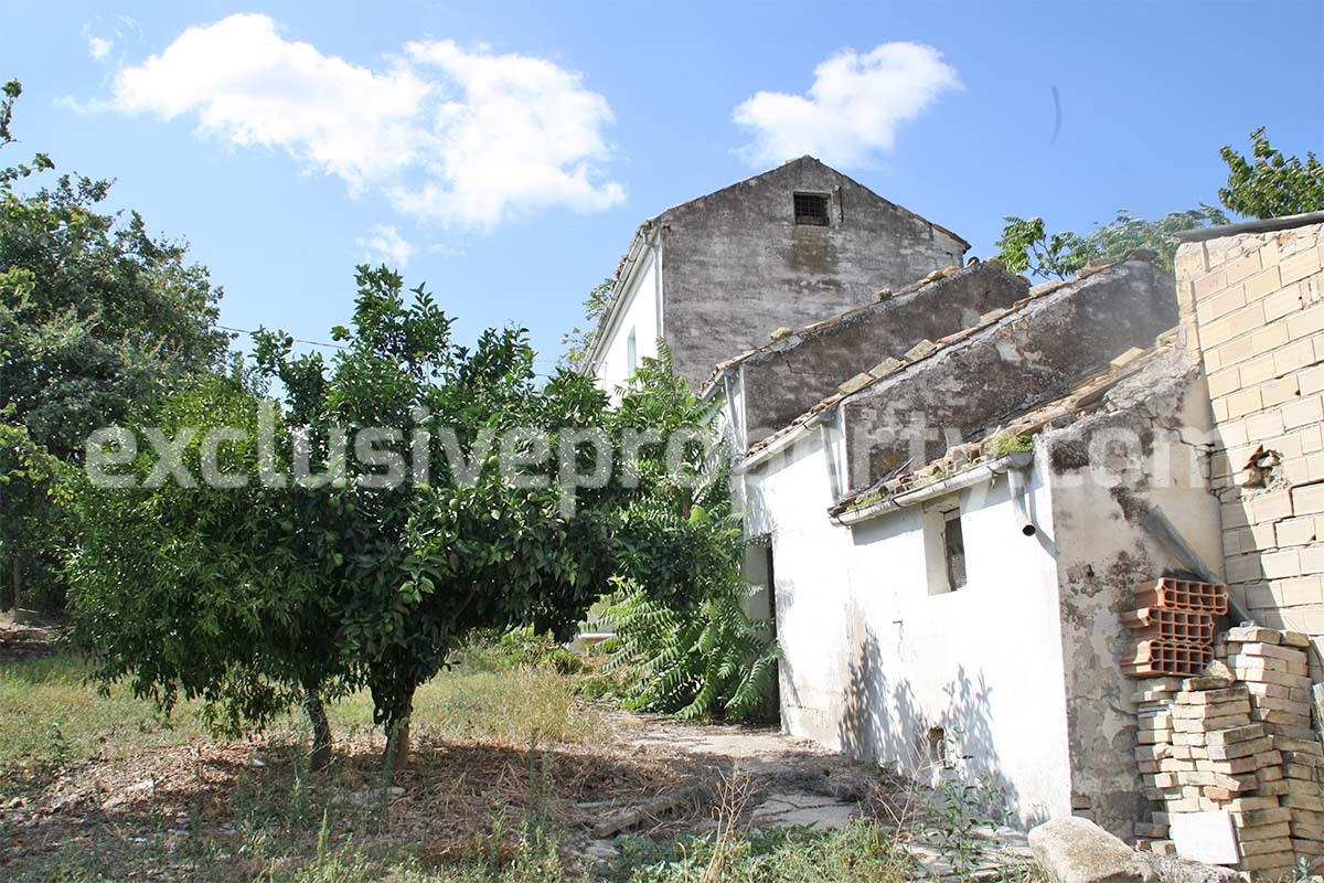 Cottage habitable with land for sale in Scerni Abruzzo Italy