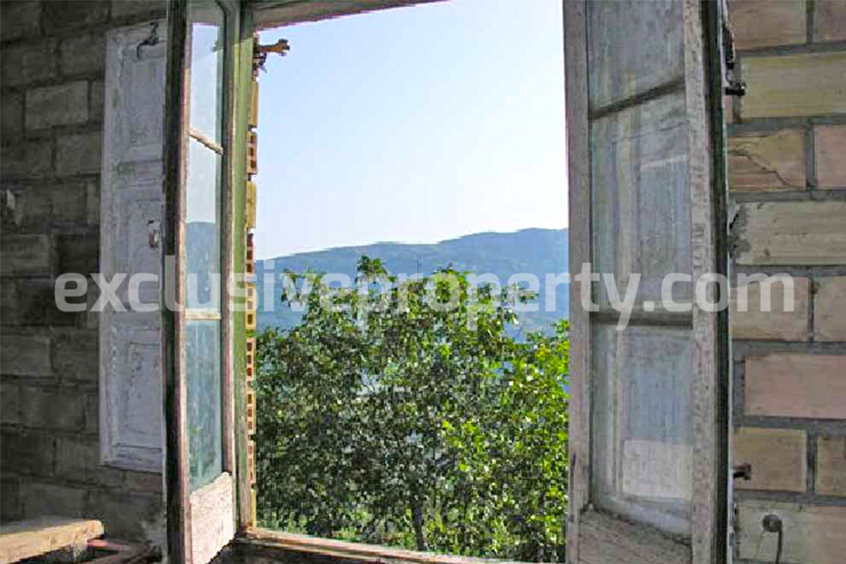 House to be restored with garden for sale in Abruzzo Italy