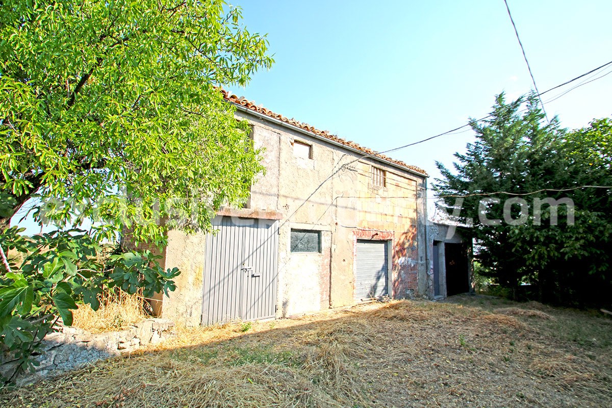 Semi-detached house with land for sale in Abruzzo a few km from the Coast 3